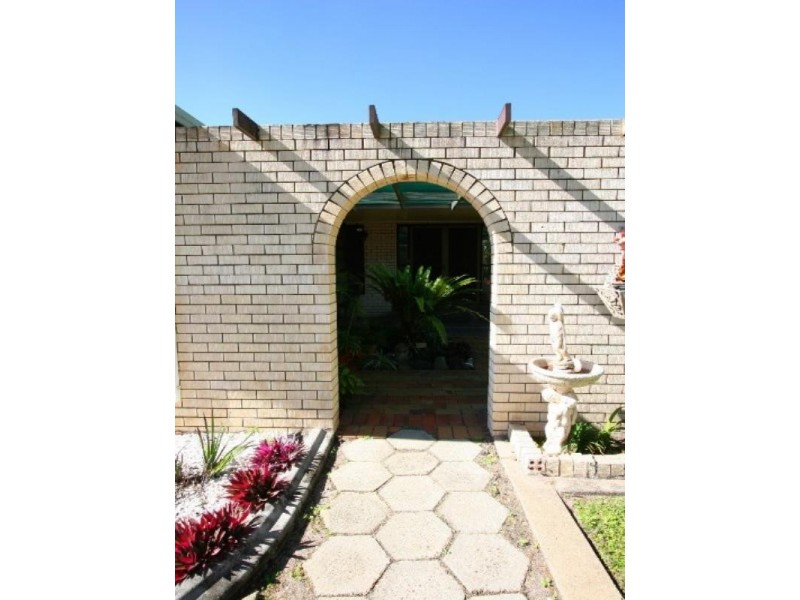 10 Strathdee Avenue, Bundaberg South QLD 4670