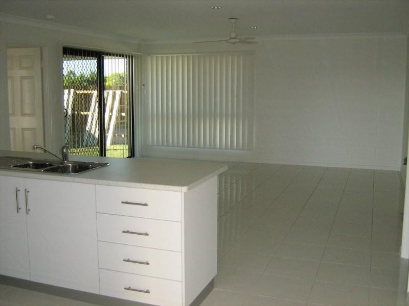 4 Hillvue Crescent, Avoca QLD 4670