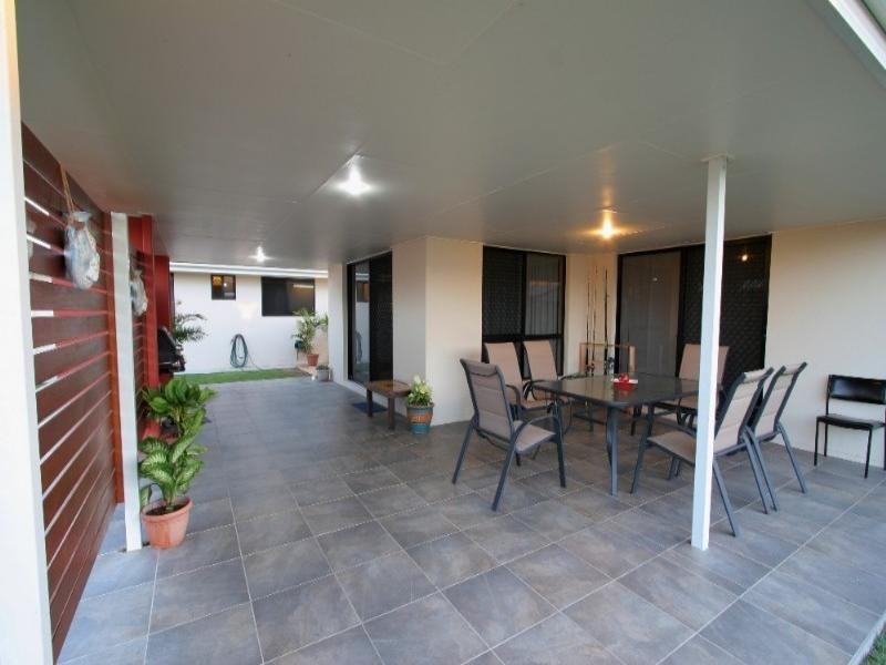 211 Barolin Esplande, Coral Cove QLD 4670