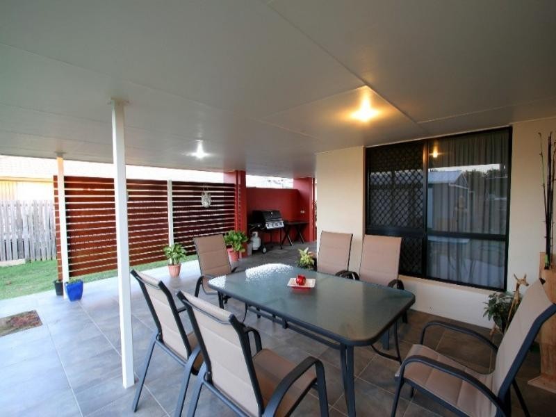 211 Barolin Esplande, Coral Cove QLD 4670