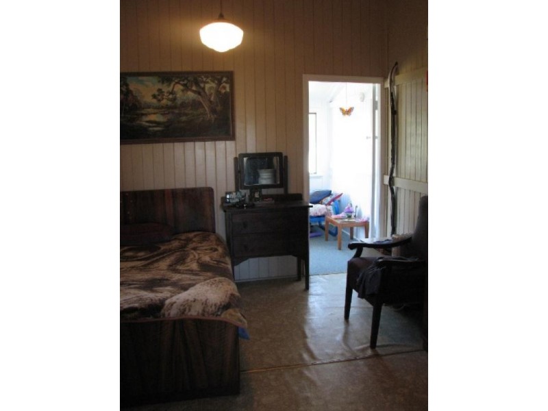 4 Bates Street, Svensson Heights QLD 4670