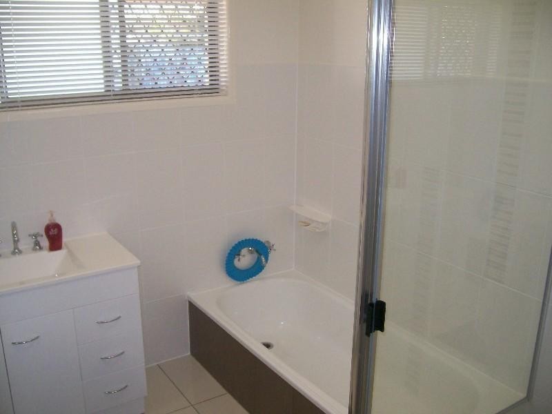 3 Archer Court, Avenell Heights QLD 4670