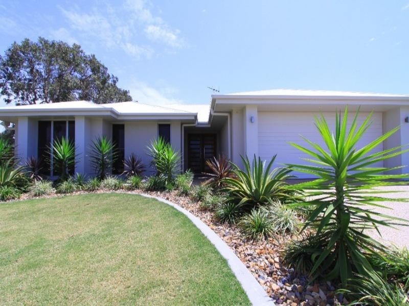 60 Bisdee Street, Coral Cove QLD 4670