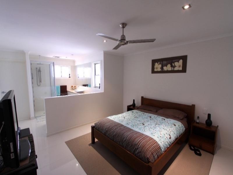 60 Bisdee Street, Coral Cove QLD 4670