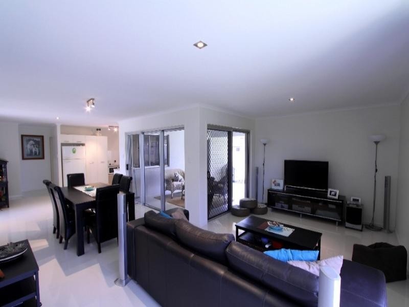 60 Bisdee Street, Coral Cove QLD 4670