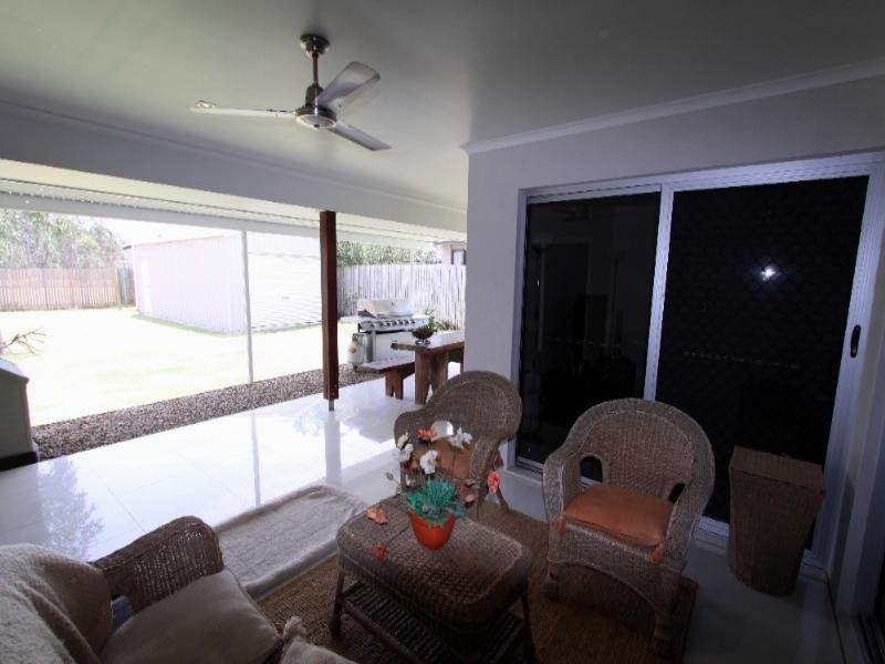 60 Bisdee Street, Coral Cove QLD 4670