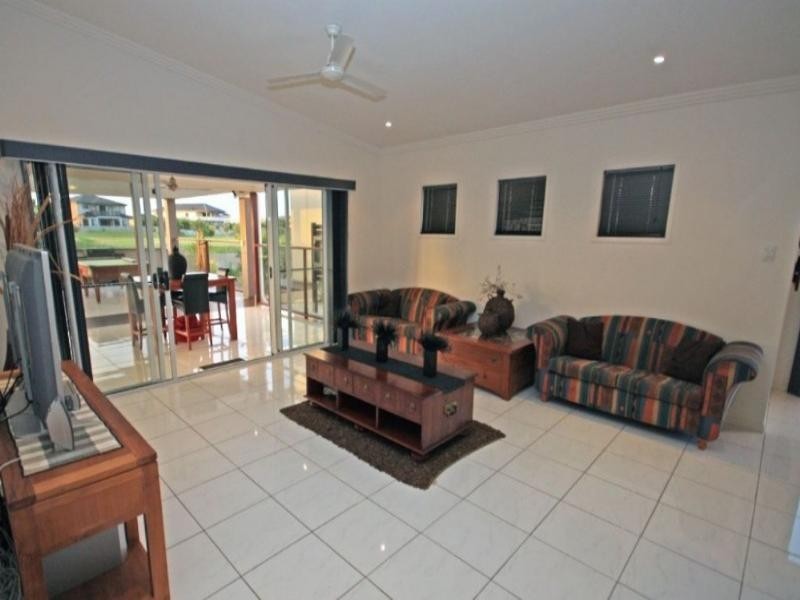 3 Spyglass Hill Court, Coral Cove QLD 4670