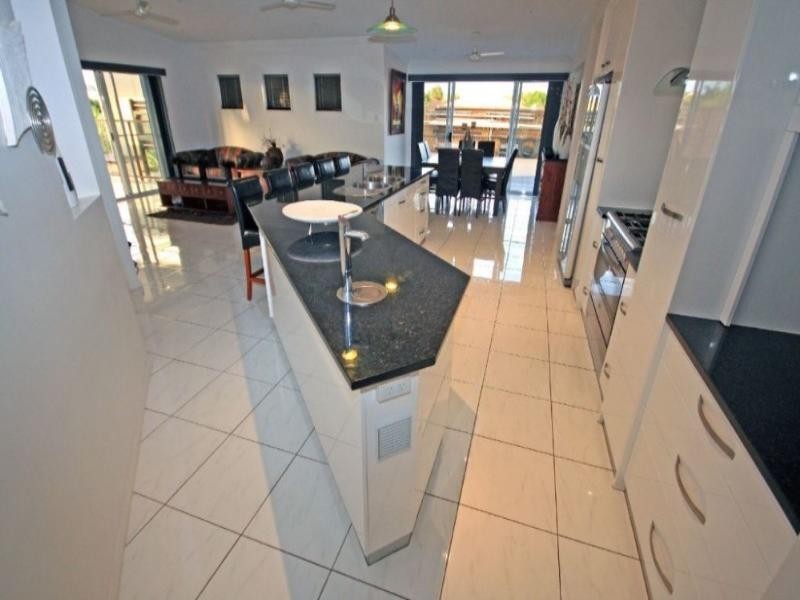 3 Spyglass Hill Court, Coral Cove QLD 4670