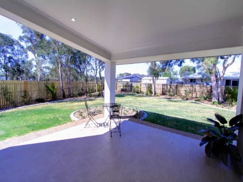 4 Meleisha Place, Coral Cove QLD 4670