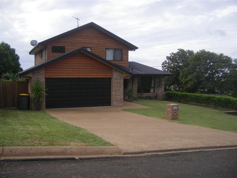 8 Bayview Terrace, Qunaba QLD 4670