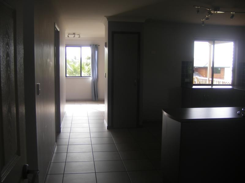 8 Bayview Terrace, Qunaba QLD 4670