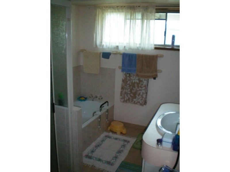 12 Centennial Circuit, Avenell Heights QLD 4670