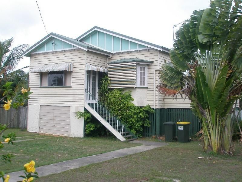 8 Powers Street, Bundaberg West QLD 4670