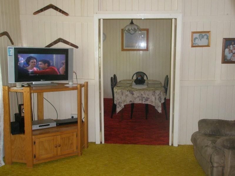 8 Powers Street, Bundaberg West QLD 4670