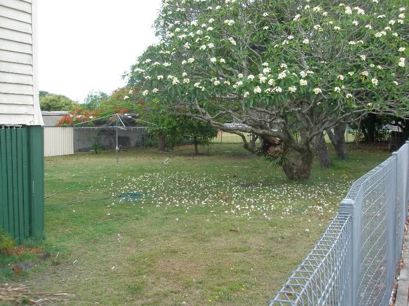 8 Powers Street, Bundaberg West QLD 4670