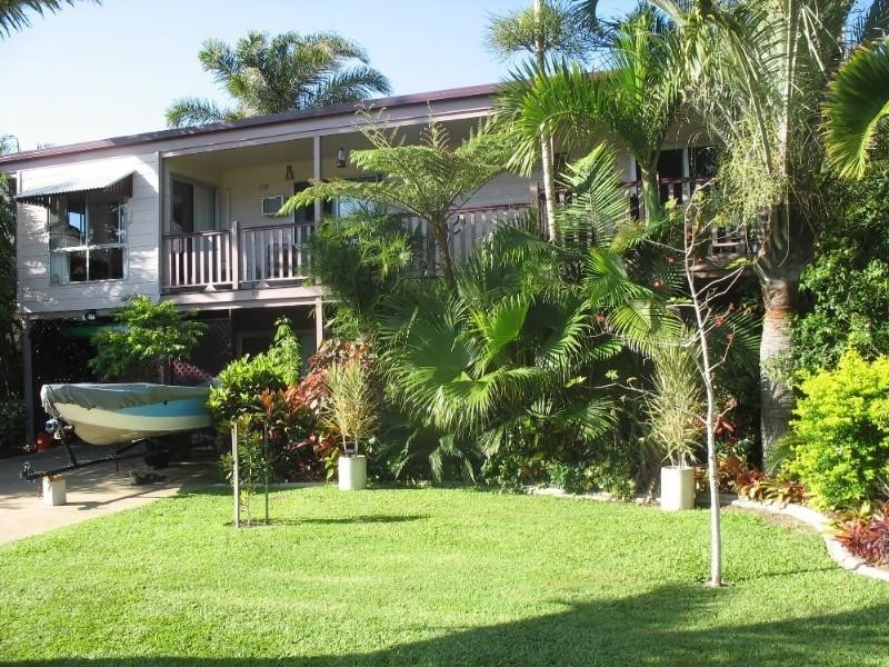 27 Pacific Boulevard, Moore Park Beach QLD 4670