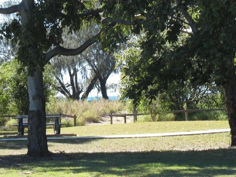 27 Pacific Boulevard, Moore Park Beach QLD 4670