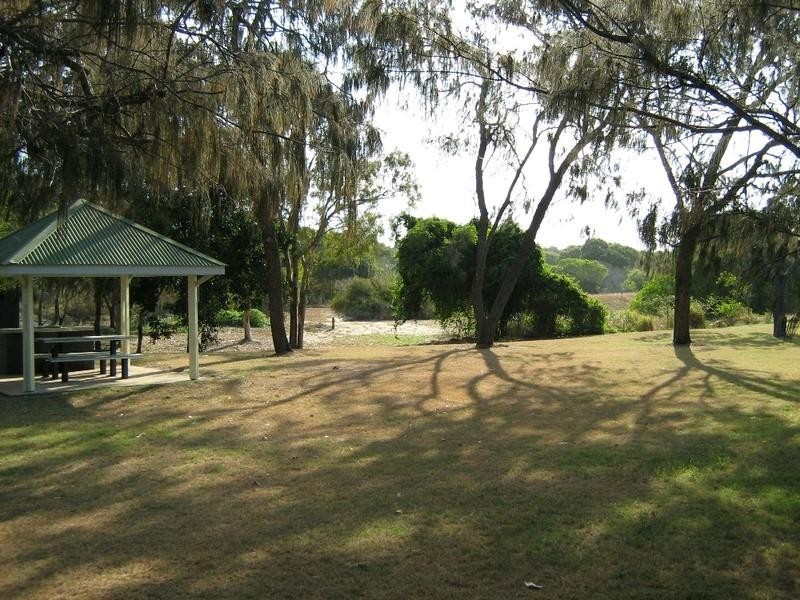 2/2 Sylvan Drive, Moore Park Beach QLD 4670