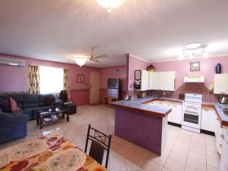 7 Shetland Court, Branyan QLD 4670