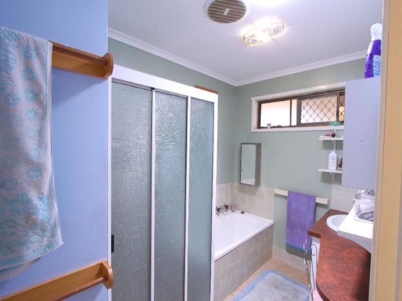7 Shetland Court, Branyan QLD 4670