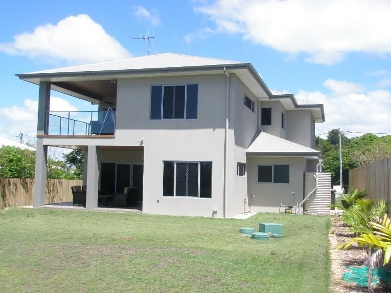 33 Heathwood Crescent, Qunaba QLD 4670