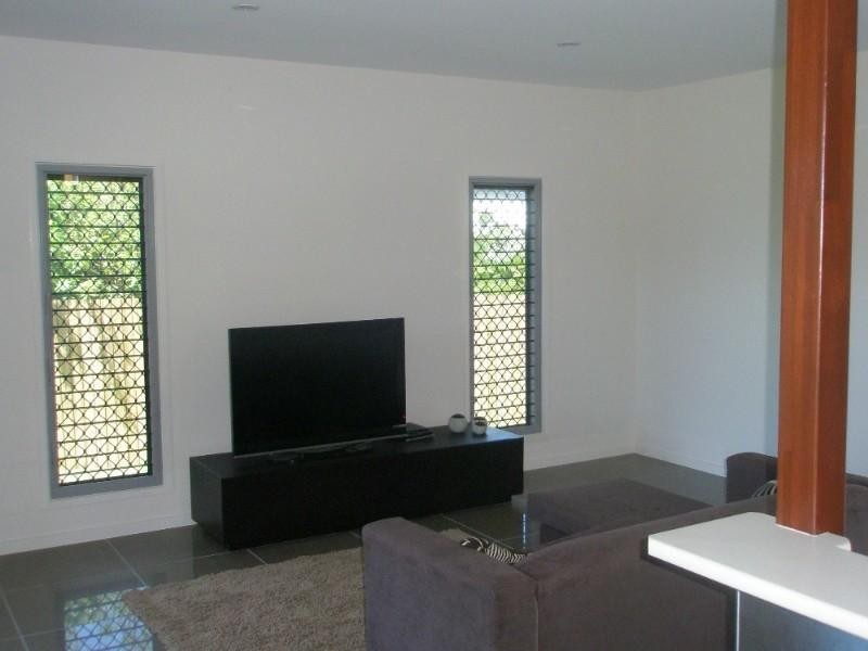 33 Heathwood Crescent, Qunaba QLD 4670