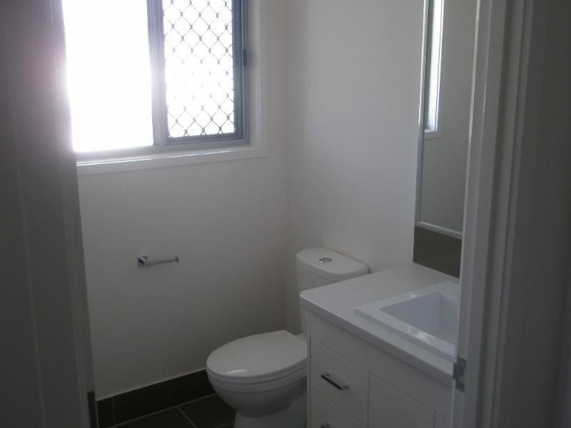 33 Heathwood Crescent, Qunaba QLD 4670