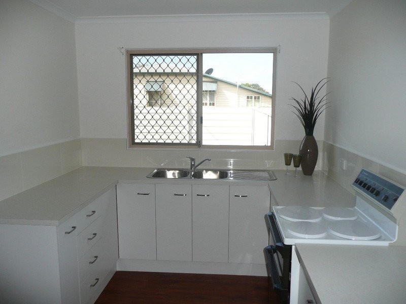 2/1 Finnis Street, Avenell Heights QLD 4670