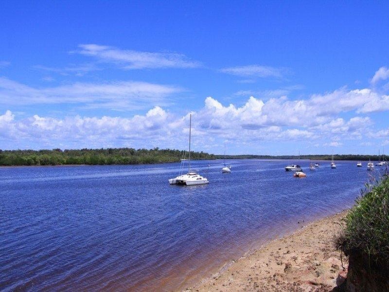 25 Mcintosh Avenue, Elliott Heads QLD 4670