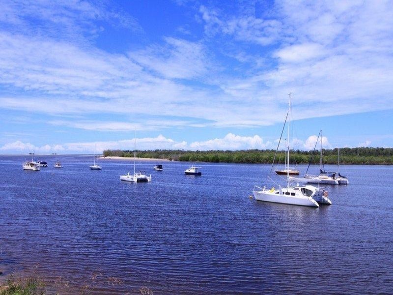 25 Mcintosh Avenue, Elliott Heads QLD 4670