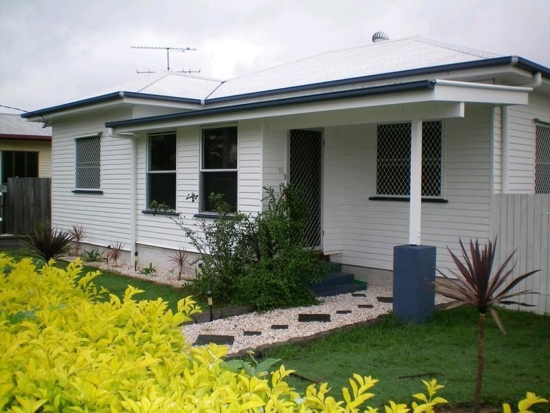 15 Dunn Road, Avenell Heights QLD 4670