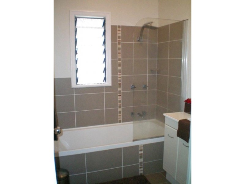 15 Dunn Road, Avenell Heights QLD 4670