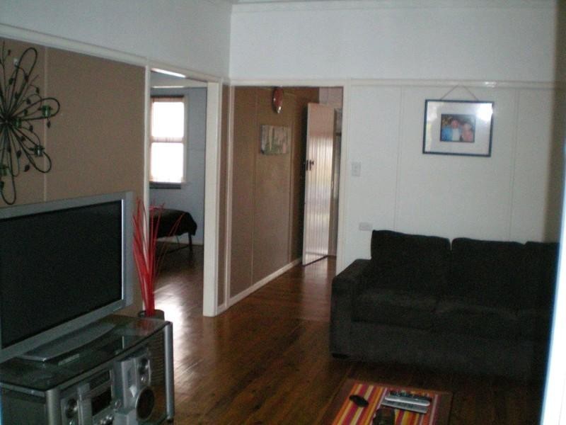 15 Dunn Road, Avenell Heights QLD 4670