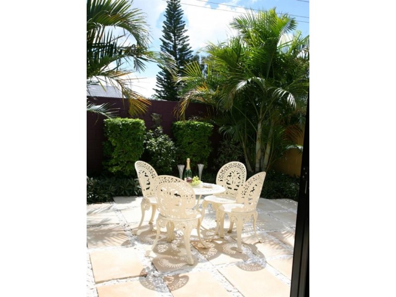 3 Palm Court, Moore Park Beach QLD 4670