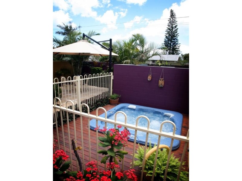 3 Palm Court, Moore Park Beach QLD 4670