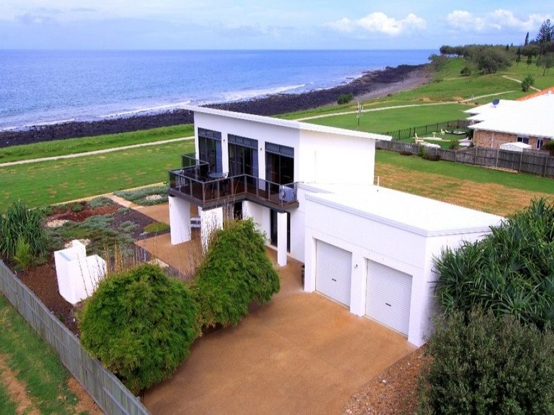 8 Sea Esplanade, Elliott Heads QLD 4670