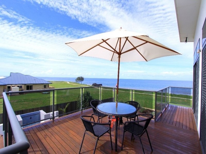 8 Sea Esplanade, Elliott Heads QLD 4670