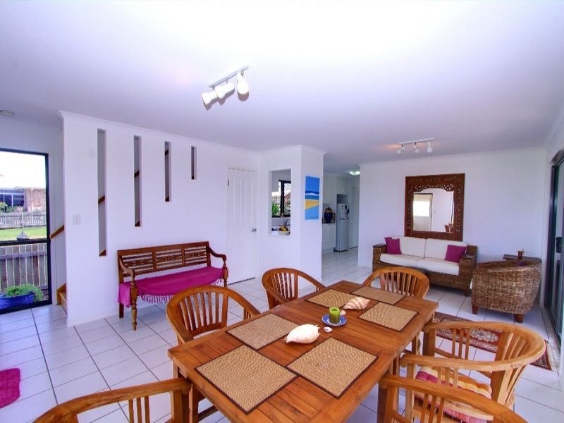 8 Sea Esplanade, Elliott Heads QLD 4670