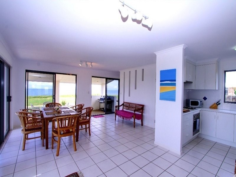 8 Sea Esplanade, Elliott Heads QLD 4670