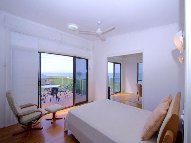 8 Sea Esplanade, Elliott Heads QLD 4670