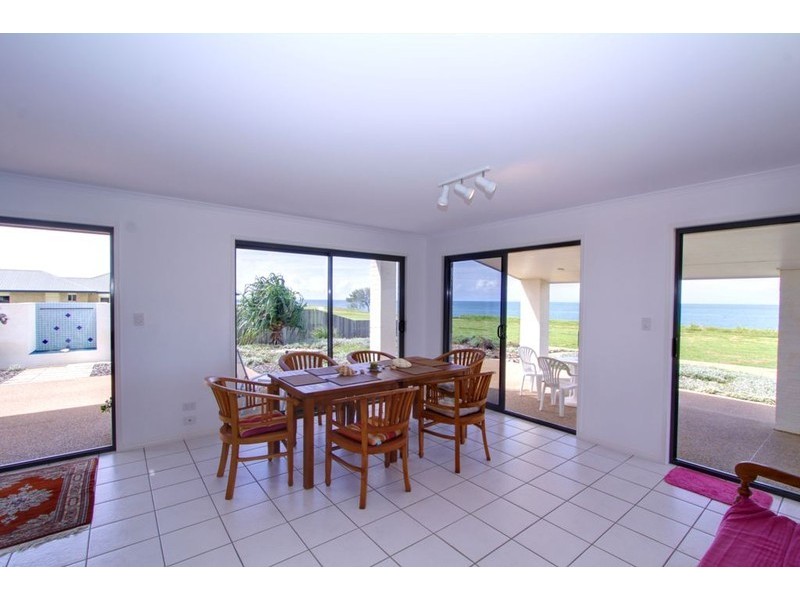 8 Sea Esplanade, Elliott Heads QLD 4670