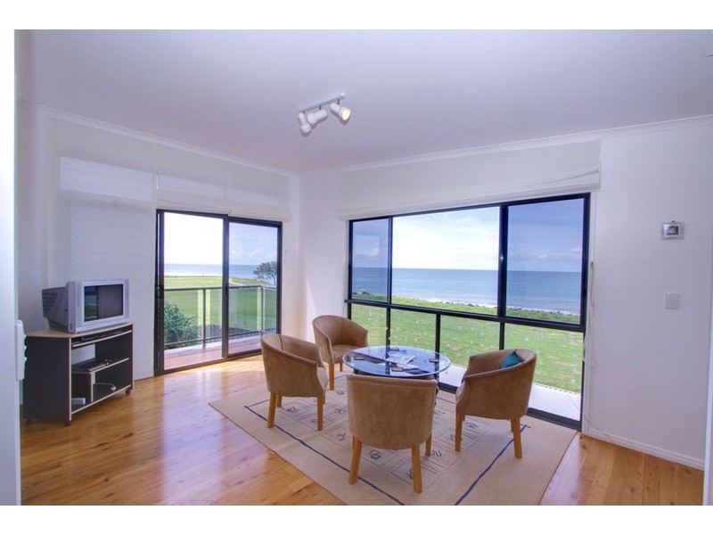 8 Sea Esplanade, Elliott Heads QLD 4670
