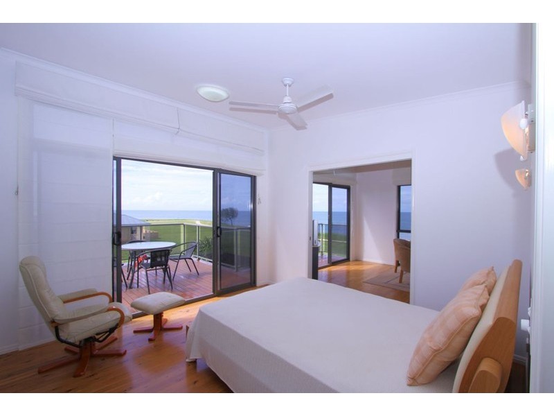 8 Sea Esplanade, Elliott Heads QLD 4670