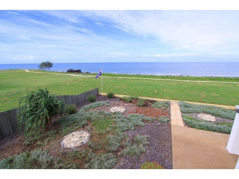 8 Sea Esplanade, Elliott Heads QLD 4670