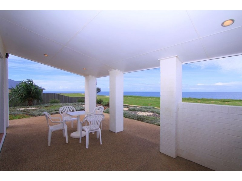 8 Sea Esplanade, Elliott Heads QLD 4670