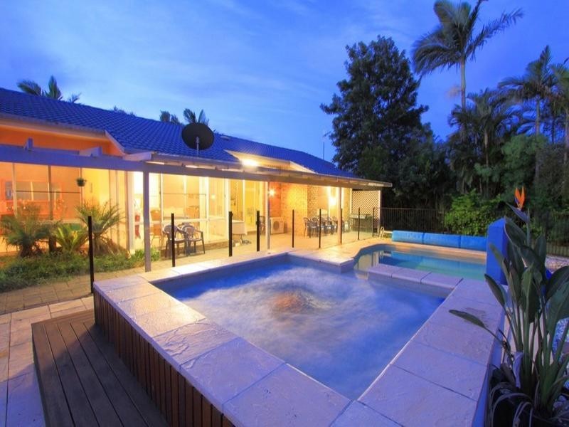 9 Samantha Court, Avenell Heights QLD 4670