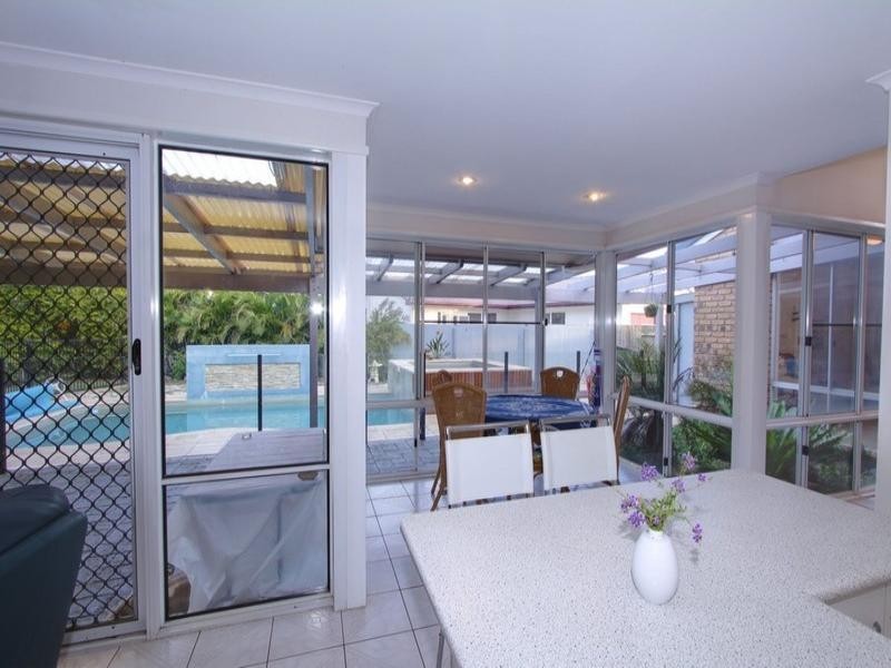 9 Samantha Court, Avenell Heights QLD 4670