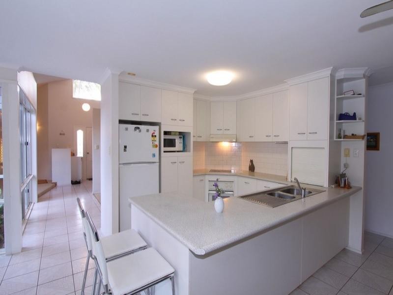 9 Samantha Court, Avenell Heights QLD 4670