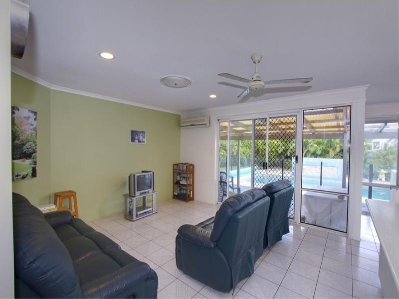 9 Samantha Court, Avenell Heights QLD 4670