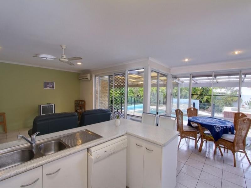 9 Samantha Court, Avenell Heights QLD 4670